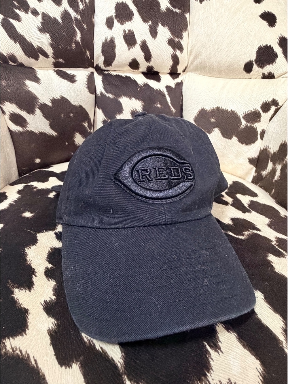 Genuine Merchandise Cincinnati Reds Black Baseball Cap Hat
